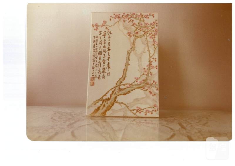 1937年作 田鹤仙粉彩梅花弄影图瓷板 - 图8